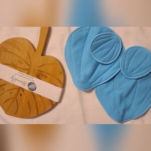 Bamboo Leaf-Shaped Cutting Board and Blue Oven Mitt Set